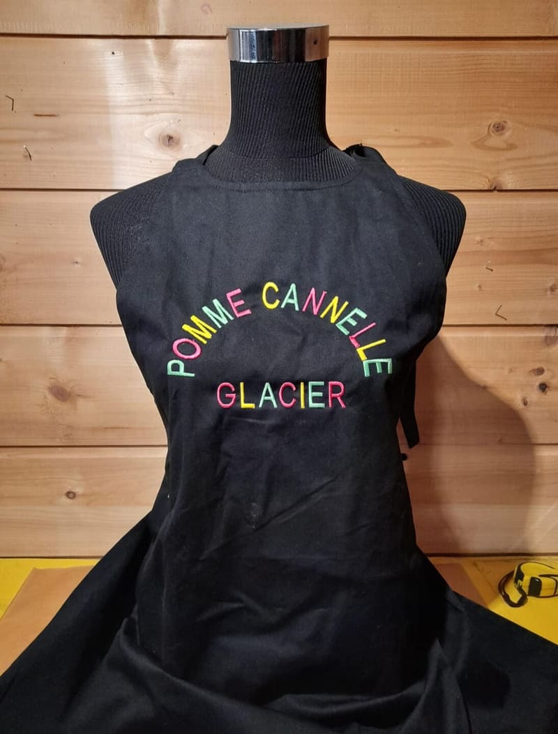 Broderie · tablier Pomme Cannelle Glacier